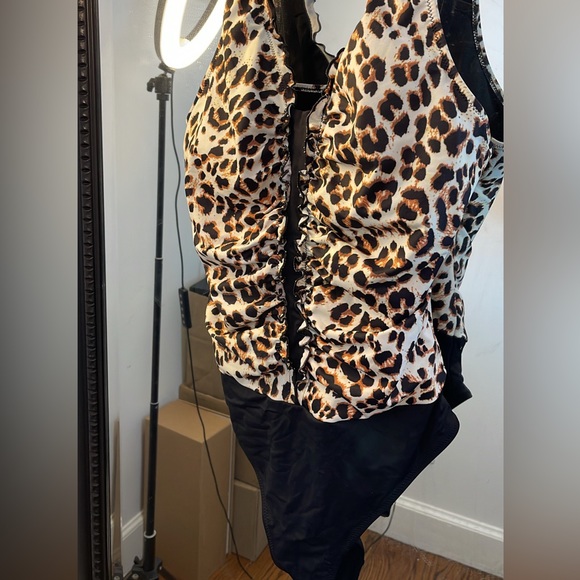 Leopard bathing - Picture 5 of 5